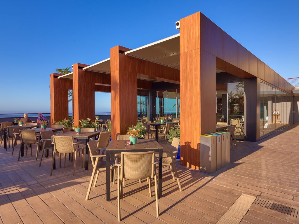 Four Views Monumental Madeira Hotel Al Fresco Pool Bar 2