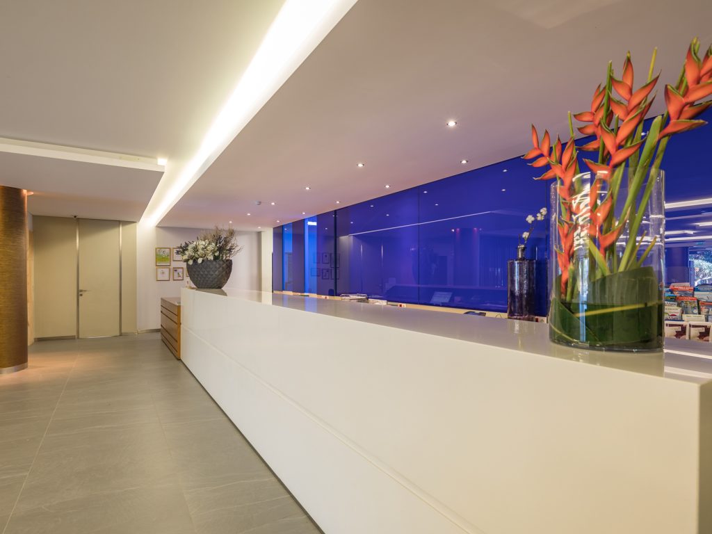 Four Views Monumental Madeira Hotel Recepcao