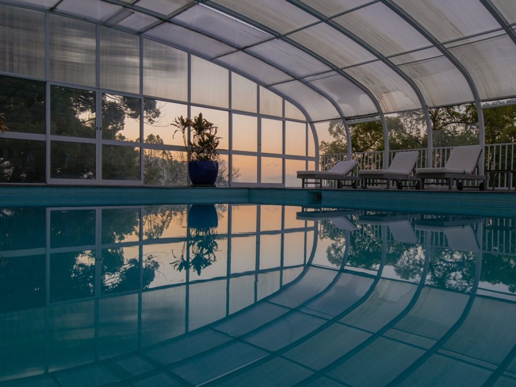 INTERIOR POOL