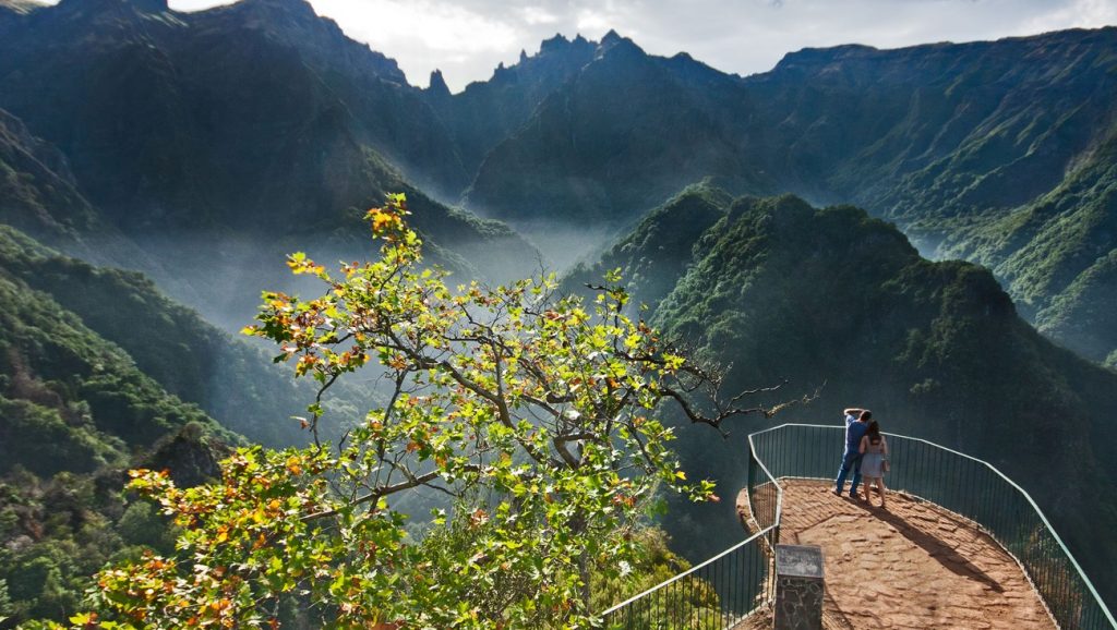 about-madeira-bg-miradouro-balcoes