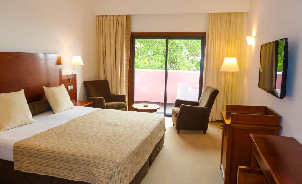 hotel-quinta-da-serra-interior-rooms-12