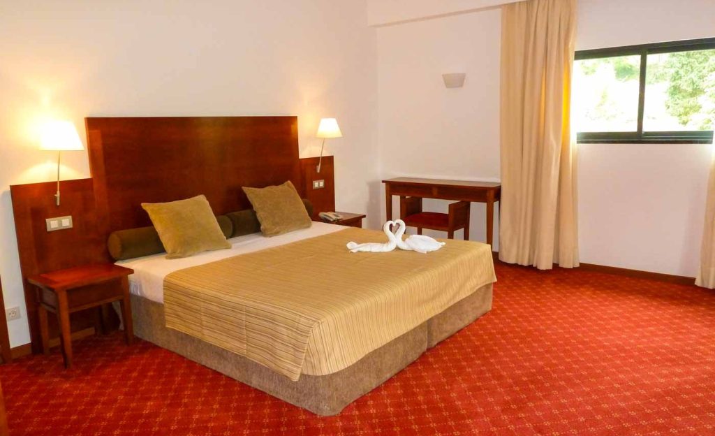 hotel-quinta-da-serra-interior-rooms-13